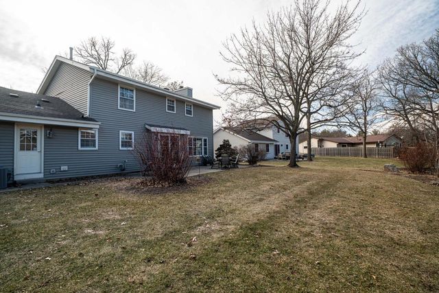 8850 W Lake Pointe CIRCLE, Franklin, WI 53132