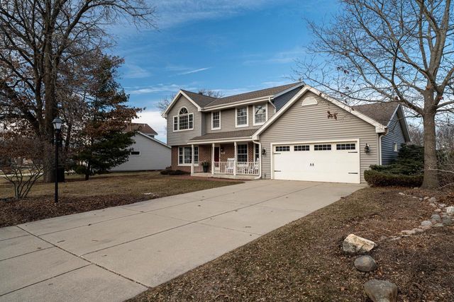 8850 W Lake Pointe CIRCLE, Franklin, WI 53132
