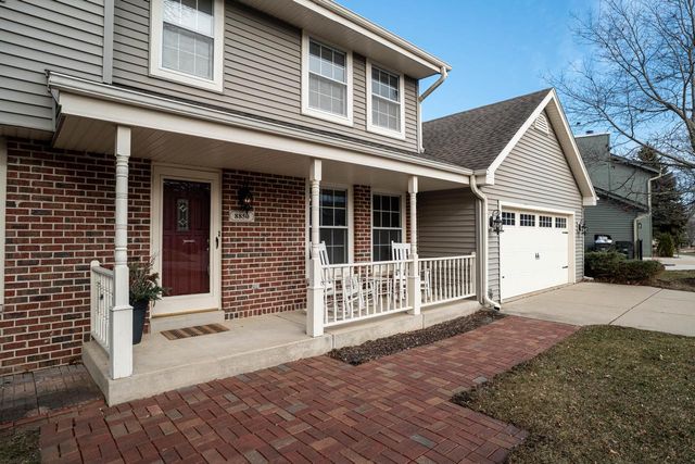 8850 W Lake Pointe CIRCLE, Franklin, WI 53132