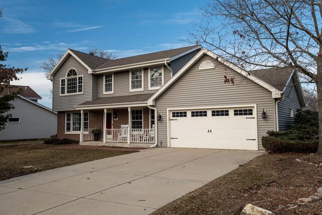 8850 W Lake Pointe CIRCLE, Franklin, WI 53132
