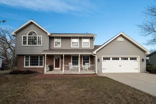 8850 W Lake Pointe CIRCLE, Franklin, WI 53132