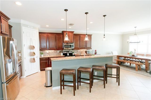 2604 Stonyhill CT, Cape Coral, FL 33991