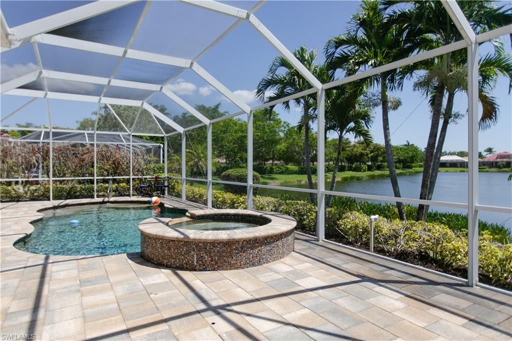 Image 3 of property listing at 2604 Stonyhill CT, Cape Coral, FL 33991