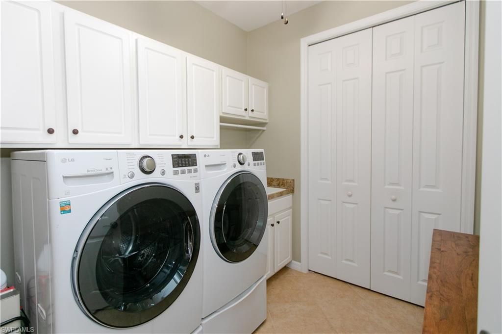 Image 35 of property listing at 2604 Stonyhill CT, Cape Coral, FL 33991