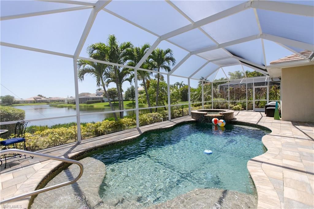 Image 4 of property listing at 2604 Stonyhill CT, Cape Coral, FL 33991