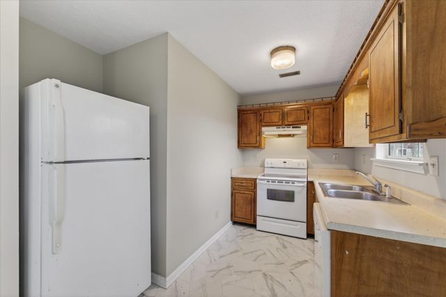 140 New Gritton Ave, Oak Grove, KY 42262