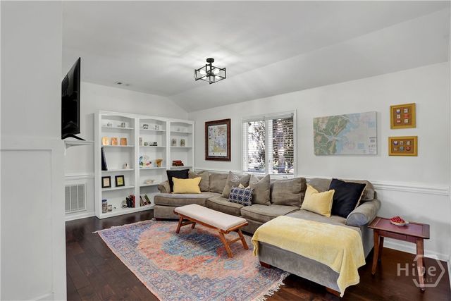 4 E Back Street, Savannah, GA 31419