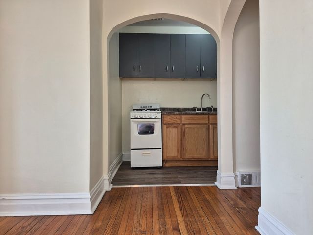 3208 Grove Avenue 2, Berwyn, IL 60402