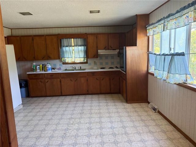 33486 7 Highway, Edwards, MO 65326