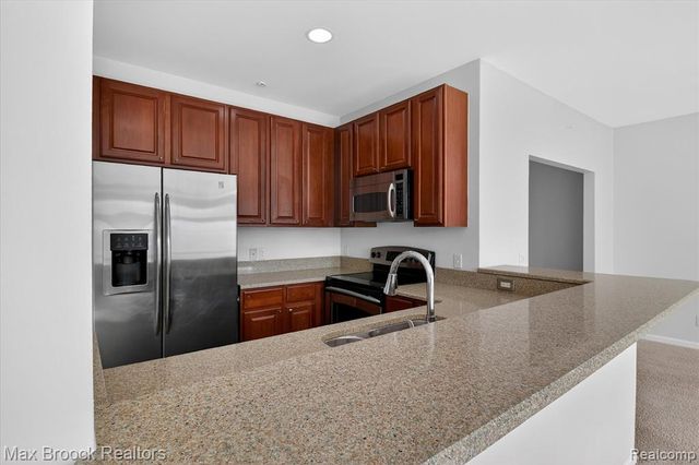 3255 Camden Drive, Troy, MI 48084