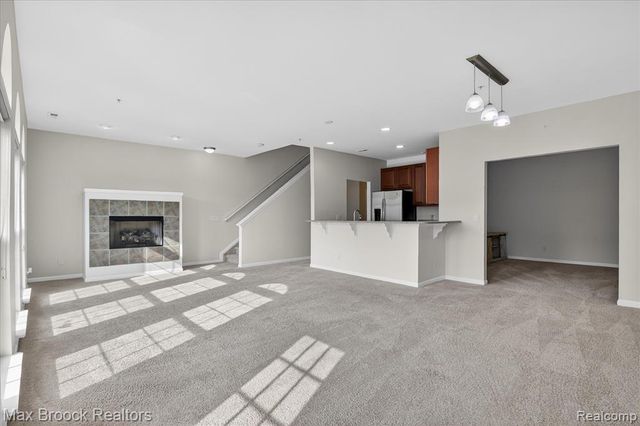 3255 Camden Drive, Troy, MI 48084