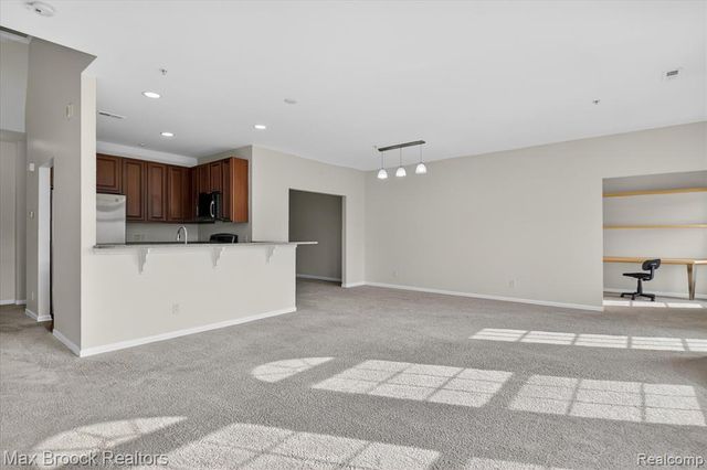 3255 Camden Drive, Troy, MI 48084