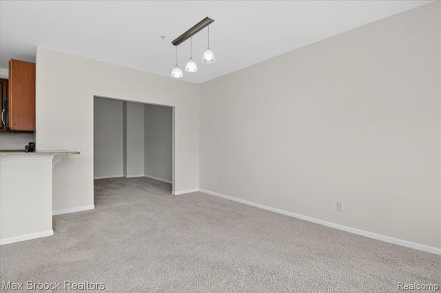 3255 Camden Drive, Troy, MI 48084