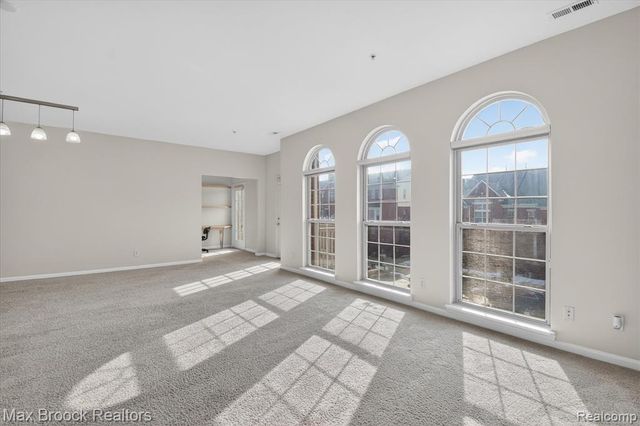 3255 Camden Drive, Troy, MI 48084