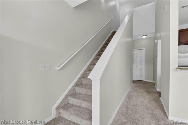 3255 Camden Drive, Troy, MI 48084