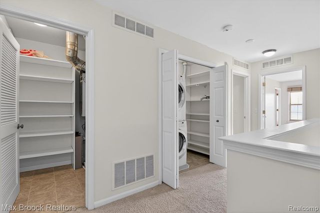 3255 Camden Drive, Troy, MI 48084