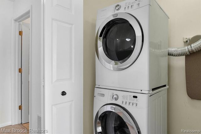 3255 Camden Drive, Troy, MI 48084