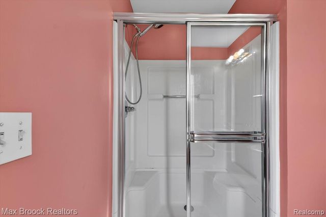 3255 Camden Drive, Troy, MI 48084