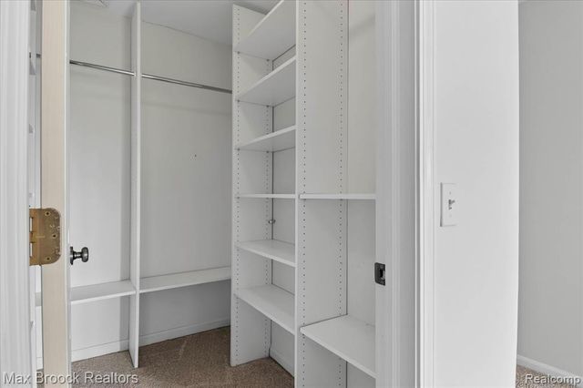 3255 Camden Drive, Troy, MI 48084