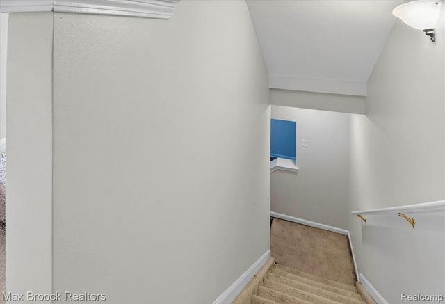 3255 Camden Drive, Troy, MI 48084