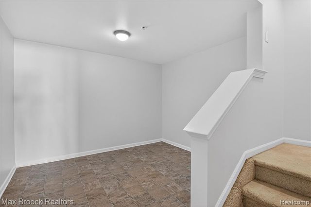 3255 Camden Drive, Troy, MI 48084