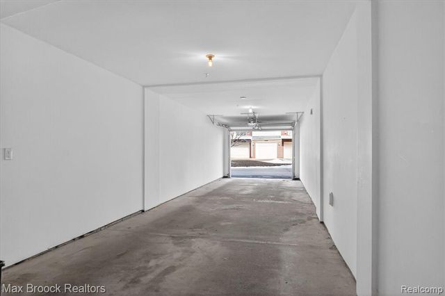 3255 Camden Drive, Troy, MI 48084