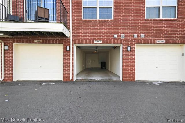 3255 Camden Drive, Troy, MI 48084