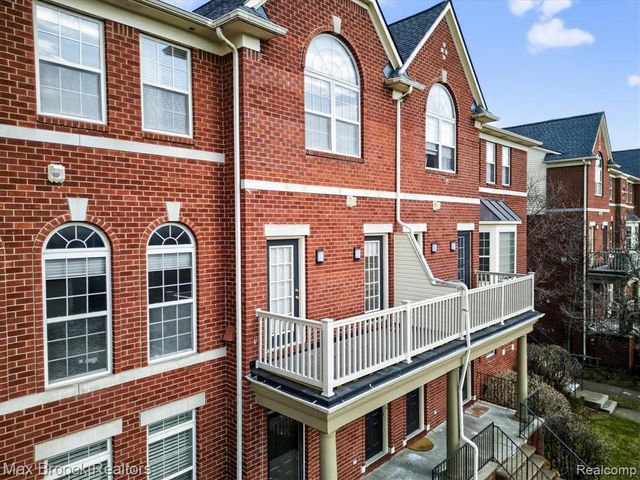 3255 Camden Drive, Troy, MI 48084