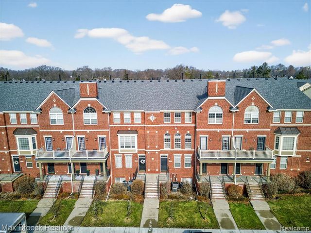 3255 Camden Drive, Troy, MI 48084