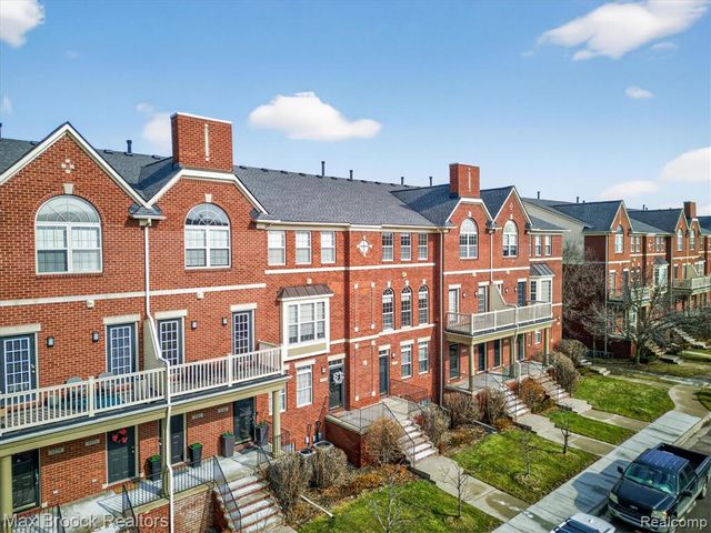 3255 Camden Drive, Troy, MI 48084