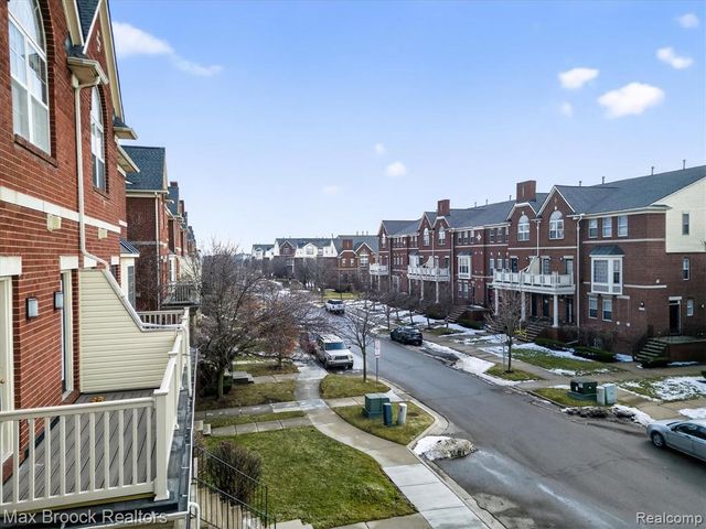 3255 Camden Drive, Troy, MI 48084