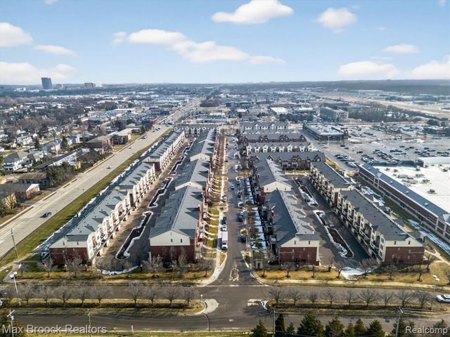 3255 Camden Drive, Troy, MI 48084