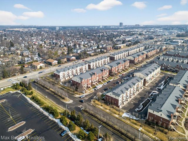 3255 Camden Drive, Troy, MI 48084