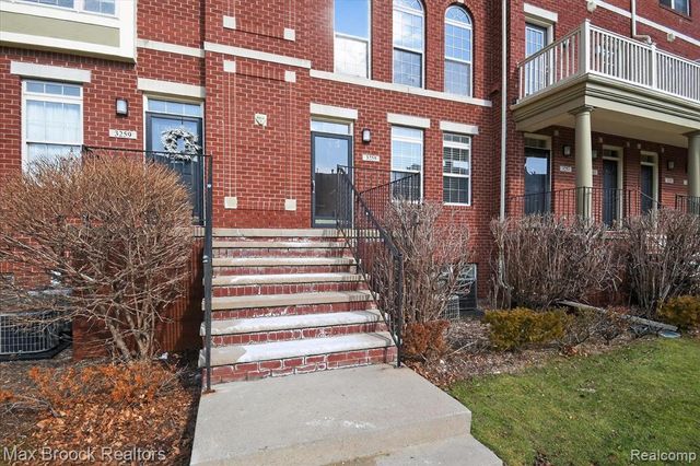 3255 Camden Drive, Troy, MI 48084