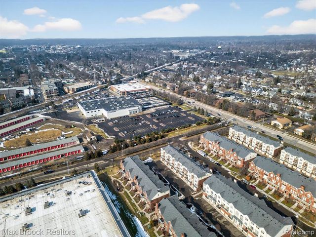 3255 Camden Drive, Troy, MI 48084