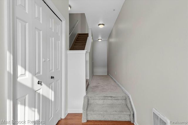 3255 Camden Drive, Troy, MI 48084