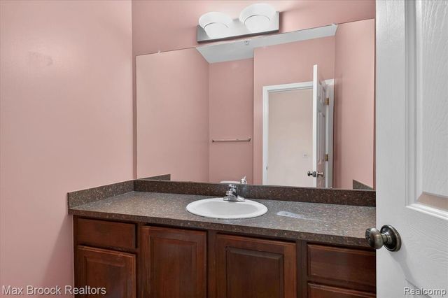 3255 Camden Drive, Troy, MI 48084