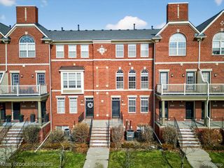 3255 Camden Drive, Troy, MI 48084