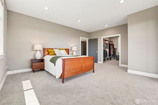 2460 W Lynn Street, Seattle, WA 98199