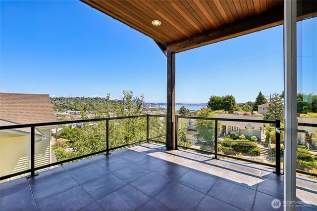 2460 W Lynn Street, Seattle, WA 98199