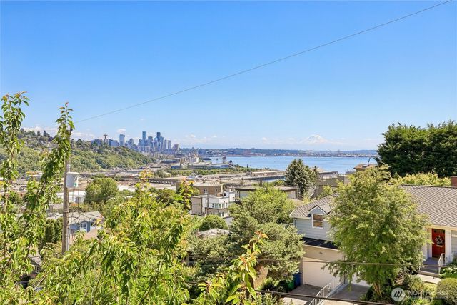 2460 W Lynn Street, Seattle, WA 98199