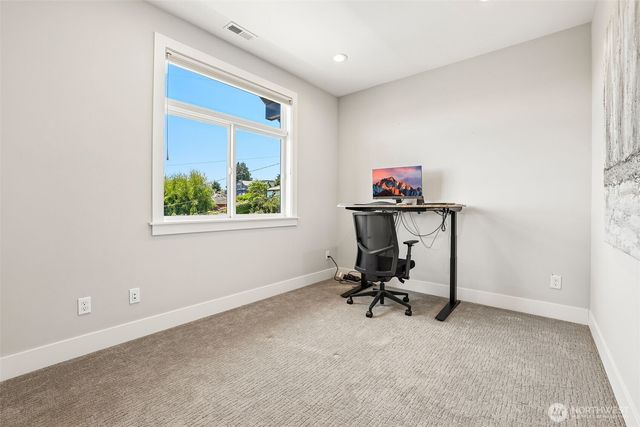 2460 W Lynn Street, Seattle, WA 98199