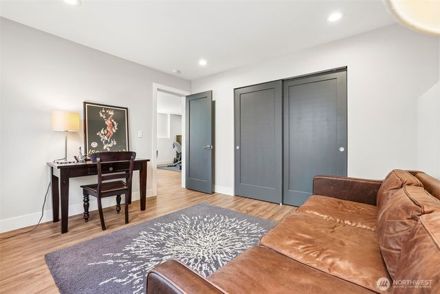 2460 W Lynn Street, Seattle, WA 98199