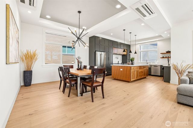 2460 W Lynn Street, Seattle, WA 98199