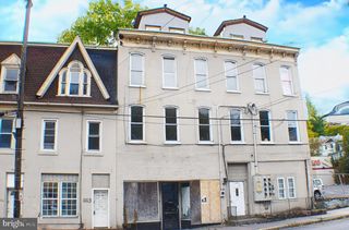 1005 W MARKET ST, Pottsville, PA 17901