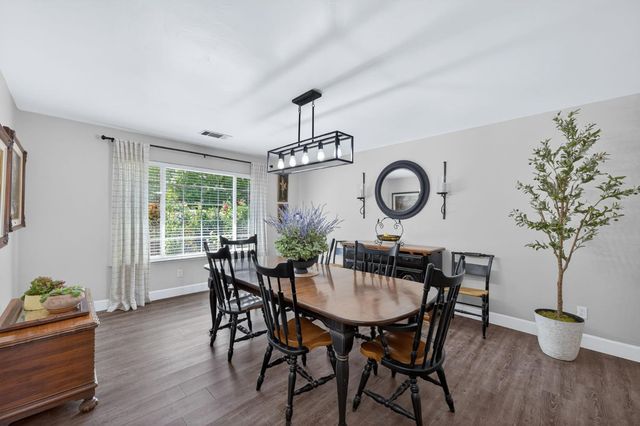 9198 N Fowler Avenue, Clovis, CA 93619