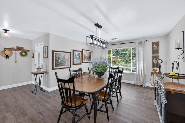 9198 N Fowler Avenue, Clovis, CA 93619