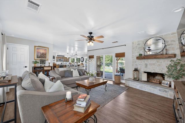 9198 N Fowler Avenue, Clovis, CA 93619