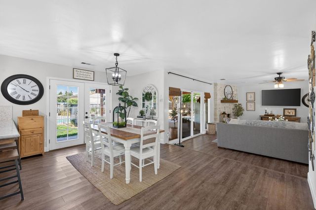 9198 N Fowler Avenue, Clovis, CA 93619