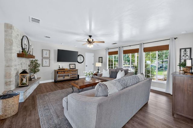 9198 N Fowler Avenue, Clovis, CA 93619